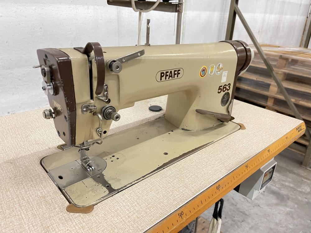 Pfaff 563-900\57 Industrial Sewing machine. S/No 1499562